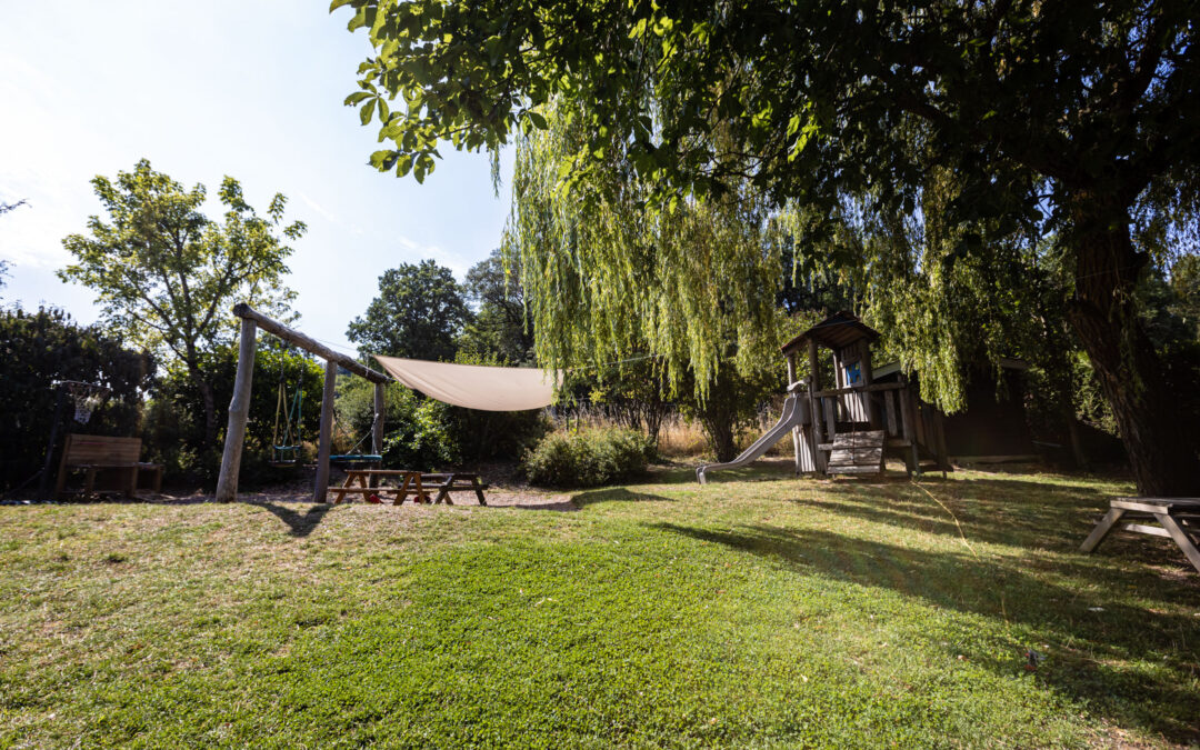 Sortie pédagogique à Schifflange : visites à la piscine et à la ferme pour éveiller la curiosité et les sens des enfants